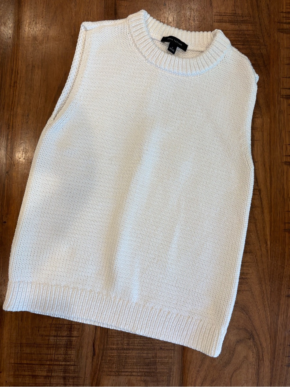 Ann Taylor Sleeveless Knit Sweater vest in White size Med